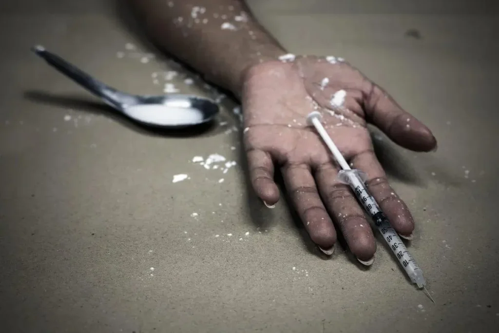Heroin Addict Signs: Critical Warning Indicators