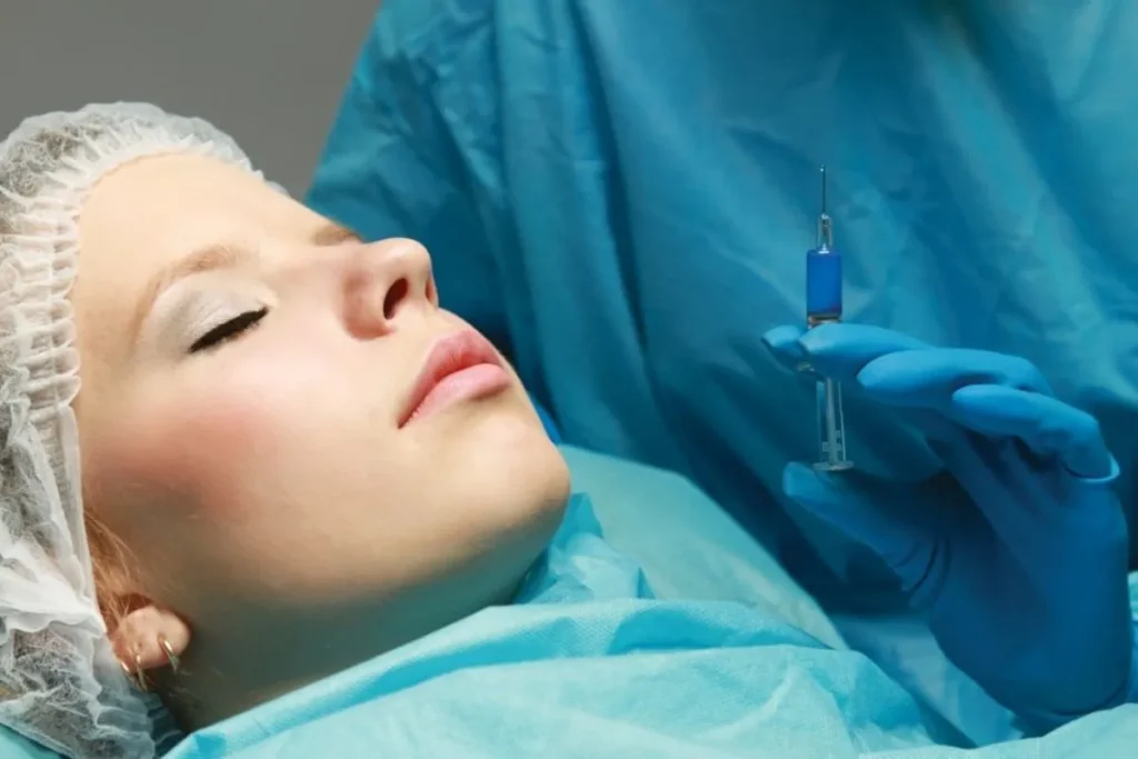 Hoe kan ik mijn gezicht jonger laten lijken: 10 manieren