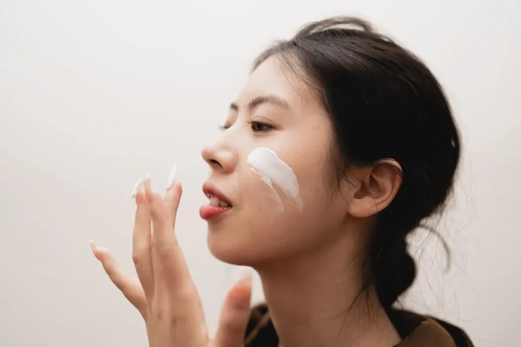 How Anti Wrinkle Face Moisturizers Combat Aging Signs